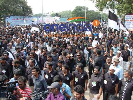 பாபர் மசூதி இடிப்பு நினைவு தினம் : உச்சக்கட்ட பாதுகாப்பு சென்னையில் ஆர்பாட்டம், கோவையில் மறியல்