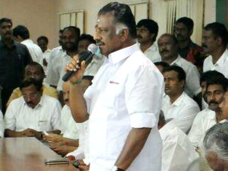 ஜெ.உயிரோடு இருக்கும்போதே தினகரன் போட்ட அந்த சதித்திட்டம்.. ஓபிஎஸ் பகீர் குற்றச்சாட்டு!