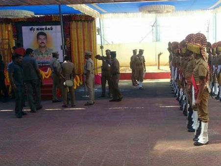 மாலை 6 மணி வரை சென்னை விமான நிலையத்தில் அஞ்சலிக்காக வைக்கப்படுகிறது ‘தீரன்‘ பெரியபாண்டியின் உடல்!