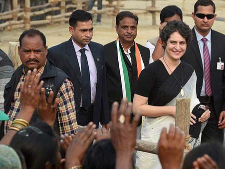 அரசியலில் சோனியா காந்தி ஓய்வு.. அவர் 'இடத்திற்கு' பிரியங்கா காந்தி?