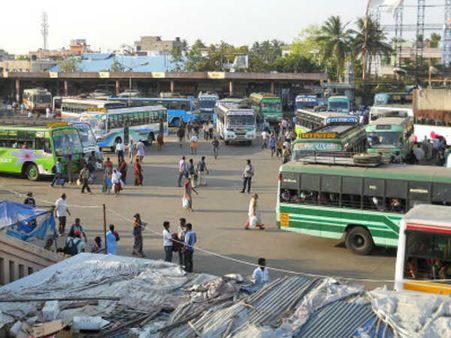 சென்னை போக்குவரத்து ஊழியர்கள் போராட்ட எதிரொலி : குறைவான பேருந்துகள் இயக்கத்தால் மக்கள் அவதி