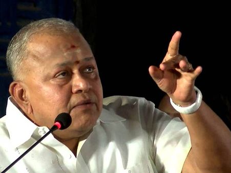 விஷால் மீது காட்டமாக பாய்ந்த ராதாரவி!