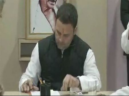 காங்கிரஸ் தலைவர் பதவிக்கு ராகுல் காந்தி வேட்பு மனு தாக்கல்!