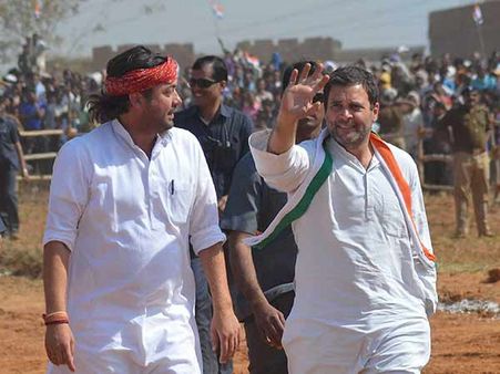 காங். தலைவரானார் ராகுல்... டெல்லி தலைமை அலுவலகத்தில் தொண்டர்கள் உற்சாக கொண்டாட்டம்