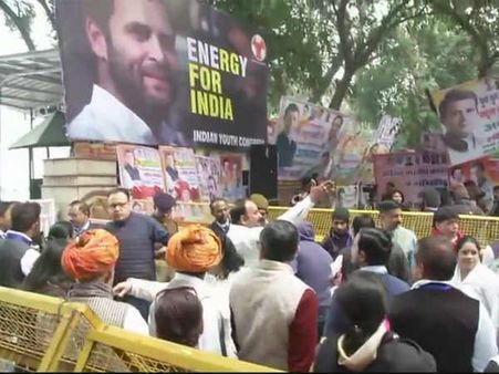 காங் தலைவராக பொறுப்பேற்றார் ராகுல்காந்தி... கட்சி அலுவலகத்தில் விழாக்கோலம்!