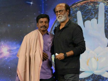 வலியால் துடித்த ரசிகர், பாதுகாவலரை அதட்டிய ரஜினி..!