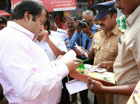 ஆர்கே நகரில் பணப்புகார்... அரசியல் கட்சிகளின் பிரசாரத்தை ஆய்வு செய்த சிறப்பு தேர்தல் அதிகாரி பத்ரா