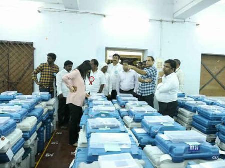 ஆர்.கே.நகரில் வாகை சூடும் மகாபிரபு யார்? - நாளை வாக்கு எண்ணிக்கை - 19 சுற்றுகளும் விறுவிறு