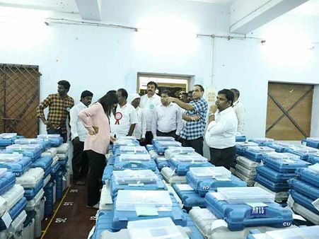 ஆர்.கே. நகர் இடைத்தேர்தல்: ராணி மேரி கல்லூரியில் மின்னணு இயந்திரங்களுக்கு பலத்த பாதுகாப்பு