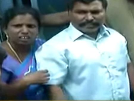 பணப்புகாரில் அதிமுகக்காரர் வீடு முற்றுகை.. 'சவுண்ட் விட்ட' பெண்மணி.. தெறித்து ஓடிய திமுகவினர்