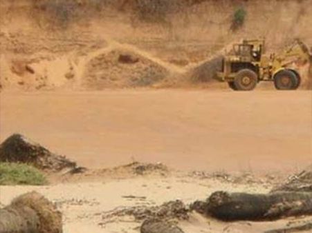 பைக்குகளில் வைத்து மணல் கடத்த முயற்சி... தடுத்த நெல்லை போலீசார் மீது தாக்குதல்!