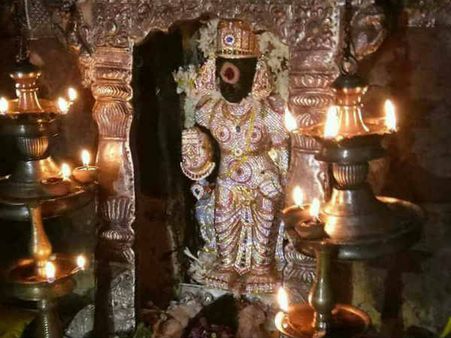 விருச்சிகம், தனுசு, மகரம் - ஏழரை சனியை கஷ்டமின்றி கடக்க பரிகாரம் இருக்கு!