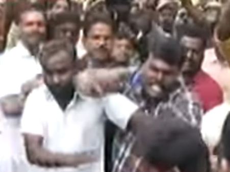 சங்கர் ஆணவ கொலை வழக்கு: திருப்பூர் கோர்ட்டில் தாக்கப் பாய்ந்த கூலிப்படை ஆதரவாளர்கள்.. மோதல்-பரபரப்பு