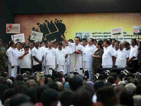 தமிழகம் முழுவதும் மீனவர்களை ஒன்று திரட்டி போராடுவோம்: மத்திய மாநில அரசுகளுக்கு ஸ்டாலின் எச்சரிக்கை