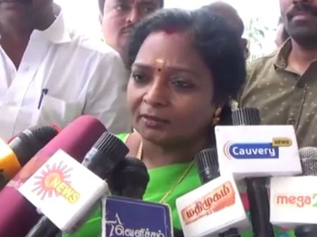 ஆர்.கே.நகரில் 30 ஆண்டுகளில் 'டாஸ்மாக் கடை' மட்டும்தான் வளர்ச்சியடைந்துள்ளது... தமிழிசை 'பொளேர்'