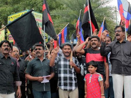 கோவையில் கடற்படை தளம் முற்றுகை... த.பெ.தி.கவினர் கைது!