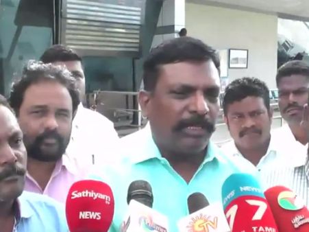 ஆர்.கே நகரில் பணம் கொடுக்கும் வேட்பாளர்கள் தகுதி நீக்கம் செய்யப்பட வேண்டும் : திருமாவளவன் கோரிக்கை