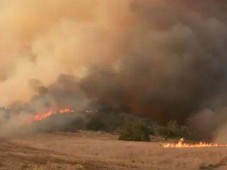 2 லட்சம் பேர் வெளியேற்றம்.. 100க்கும் மேல் மரணம்.. கலிபோர்னியாவை கலங்க வைக்கும் தாமஸ் காட்டுத் தீ