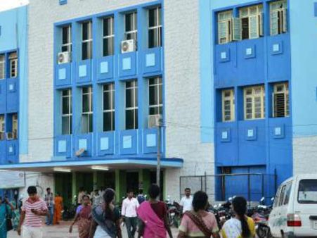 காலியாக உள்ள டீன் பணியிடங்கள் - சமாளிக்க திணறும் அரசு மருத்துவ கல்லூரி மருத்துவமனைகள்