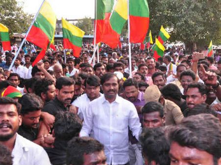 டிஎன்பிஎஸ்சி அலுவலகம் முற்றுகை... வேல்முருகன் தலைமையில் போராட்டம்!