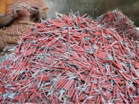 சிவகாசியில் பட்டாசு ஆலைகள் 10வது நாளாக ஸ்டிரைக் - ரூ. 100 கோடி பாதிப்பு