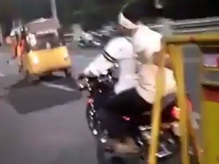 சென்னையில் பேரிகார்டை இழுத்து கொண்டே பைக்ரேஸில் ஈடுபட்ட 7 பேர் கைது