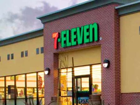 வெளிநாட்டினர் வேலை செய்யும் இடங்களில் ரெய்ட்.. அமெரிக்காவை விட்டு துரத்த துடிக்கும் அதிபர் டிரம்ப்!