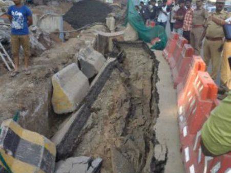 சென்னை அண்ணா சாலையில் 40 அடி நீளத்திற்கு திடீர் பள்ளம்.. மக்கள் பீதி!