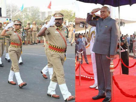 குடியரசு தினம்: சென்னை காந்தி சிலையில் தேசிய கொடி ஏற்றினார் ஆளுநர் பன்வாரிலால்!