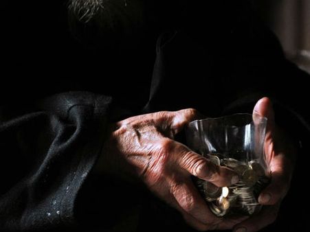 உ.பி. பிச்சைக்காரர்கள் அதிரடி... 50 பைசாவை போல் உள்ள ரூ.1 நாணயத்தை இனி வாங்க மாட்டோம் என அறிவிப்பு