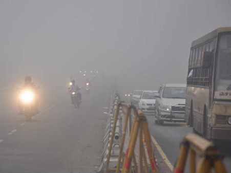 போகியால் புகை மூட்டம்.. தமிழகத்தின் பல்வேறு இடங்களில், சாலை விபத்துகளில் 5 பேர் பலி