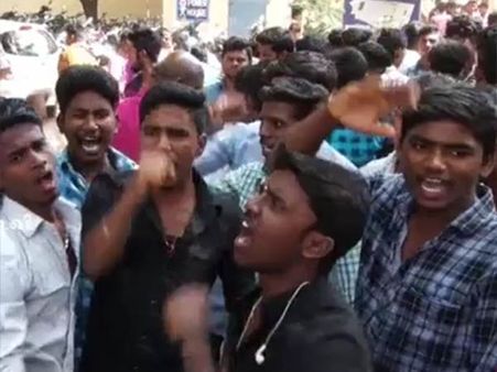 ஜல்லிக்கட்டுக்கு போல உக்கிரமடையும் மாணவர் போராட்டம்- மதுரையில் போலீஸ் தடியடி