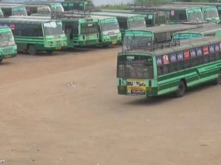 பயந்தது நடந்துவிட்டது.... தற்காலிக டிரைவர் ஓட்டிய பஸ் மோதி ஒருவர் பலி - 4 பேர் காயம்