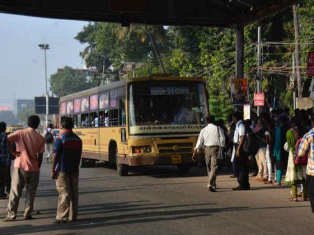 தமிழகம் முழுவதும் தற்காலிக டிரைவர்களால் தொடரும் விபத்துகள்: சென்னையில் இளைஞர் பலி - பலர் படுகாயம்