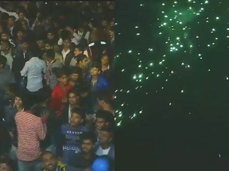 2017 விடை பெற்றது... 2018 பிறந்தது... மெரினாவில் இளைஞர்கள் உற்சாகம் #HappyNewYear2018