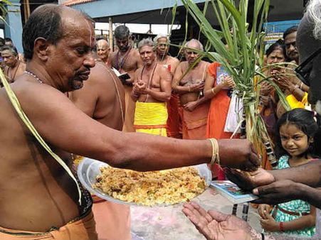 தன்வந்திரி பீடத்தில் சமத்துவ பொங்கல்... சமய நூல் வழங்கும் விழா