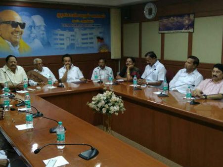 களையெடுக்கப்படும் தி.மு.க மா.செக்கள்! - ஆர்.கே.நகர் கொதிப்பு அடங்காத ஸ்டாலின்