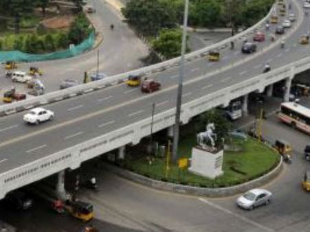 சென்னை ஜெமினி மேம்பாலம் அருகே கார் விபத்து.. ஒருவர் பலி