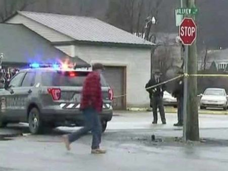 கார் சர்வீஸ் செய்யும் இடத்தில் 