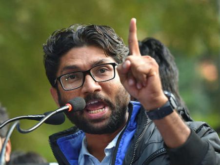 நாங்கள் லவ் ஜிஹாதிகள் அல்ல, ஆனால் லவ் பிடிக்கும்.. பாஜகவிற்கு ஜிக்னேஷ் மேவானி பதிலடி