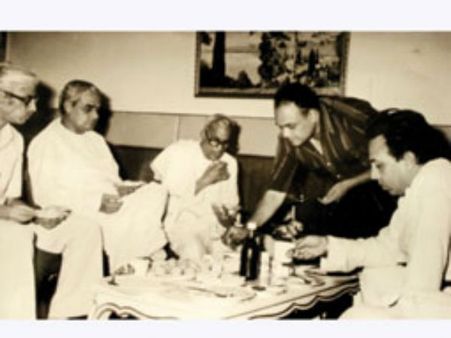 இந்திராவின் சம்மந்தியாக மறுத்தவர்.... ஓல்ட் மங் உருவாக்கிய கபில் மோகனின் அடடே 'லிங்க்ஸ்'