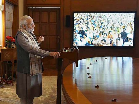 ஹஜ் பயணத்துக்கு முஸ்லிம் பெண்கள் தனியாக செல்லலாம்... முத்தலாக்கிற்கு பிறகு மோடி அதிரடி