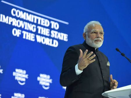 என்னாது 600 கோடி பேர் ஓட்டு போட்டாங்களா? டாவோஸில் மோடியின் 'டங்க் சிலிப்'