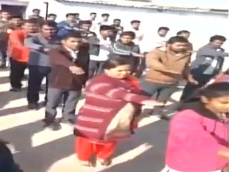 ஆன்லைன் தேர்வை ரத்து செய்யாதவரை பாஜகவுக்கு 'நோ' ஓட்டு- ம.பி. மாணவர்கள் உறுதிமொழி- வைரலாகும் வீடியோ