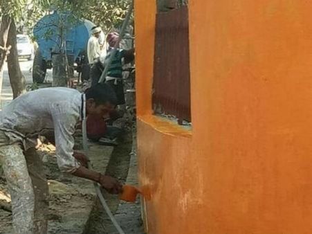 ஊர் முழுக்க காவி பெயிண்ட் அடியுங்கள்.. உபி முதல்வர் உத்தரவு.. தொடரும் காவி காதல்!