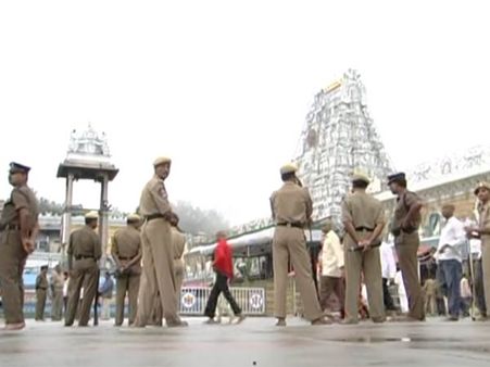 திருப்பதியில் உஷார் நிலை... வெடிபொருள் பறிமுதலால் பக்தர்களுக்கு எச்சரிக்கை!