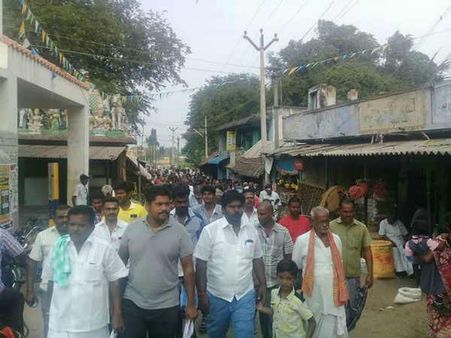 வேடசந்தூர் அருகே வார்டு பிரிப்புக்கு எதிராக பேரூராட்சி அலுவலகத்திலேயே சமைத்து கிராம மக்கள் போராட்டம்