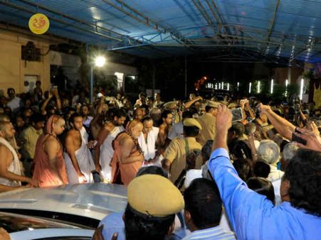 உள்துறை இணை அமைச்சர் வருகை எதிரொலி: விஜயேந்திரருக்கு எதிரான போராட்டங்களை ஒடுக்கும் தமிழக அரசு?