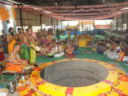 தன்வந்திரி பீடத்தில் சங்கடம் தீர்த்து சந்ததி தரும் சத்ரு சம்ஹார ஹோமம்.