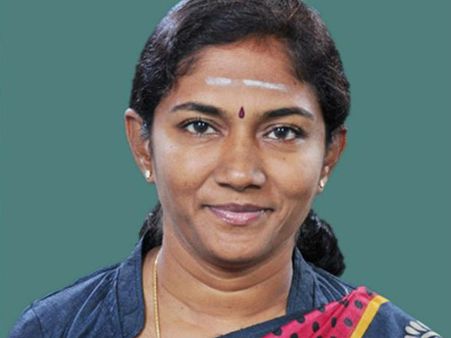 பாரியூர் கொண்டத்து காளியம்மன் திருவிழா - தீ மிதித்த அதிமுக எம்.பி சத்தியபாமா